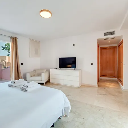 公寓 Fantastico Atico Duplex En Primera Linea De Golf 马尔韦利亚